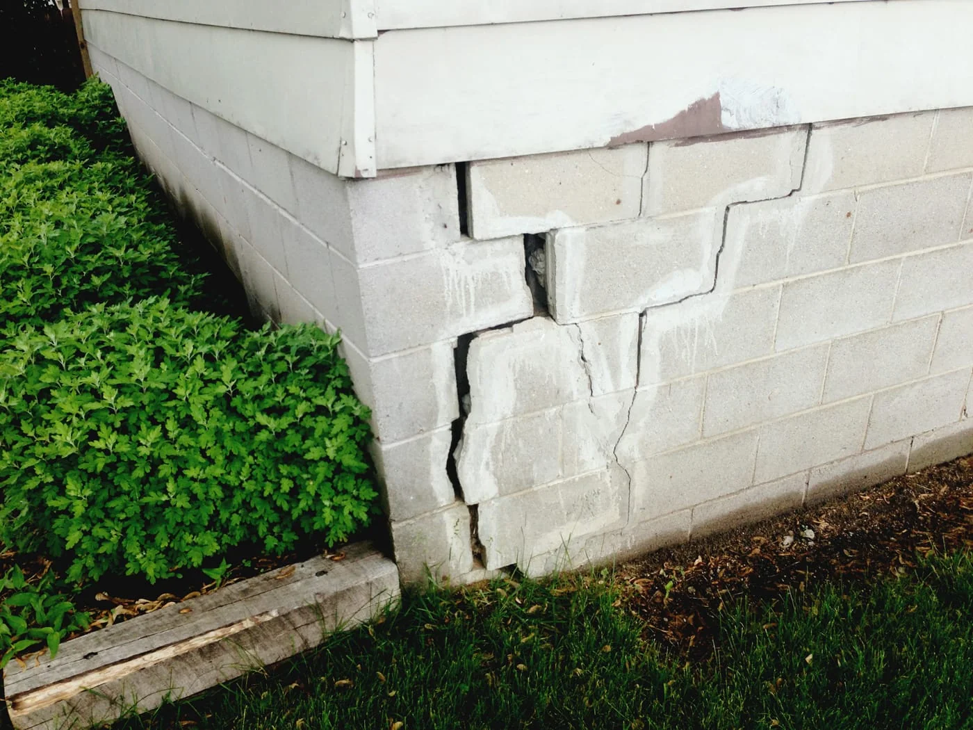 Foundation crack in basement wall — BAM Basements & Masons foundation repair Des Moines Iowa